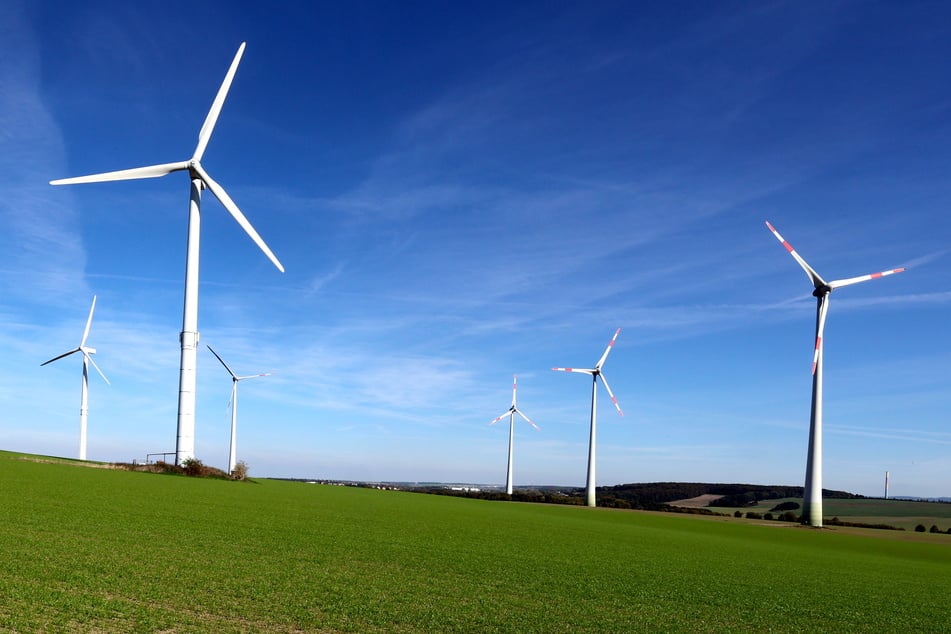 Diebe klauten Erdungskabel aus einem Windrad im Windpark auf dem Galgenberg.