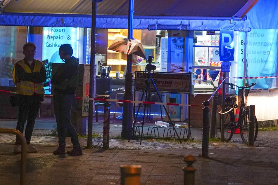 Berlin: Brutalo-Trio überfällt Kiosk: Mitarbeiter verletzt