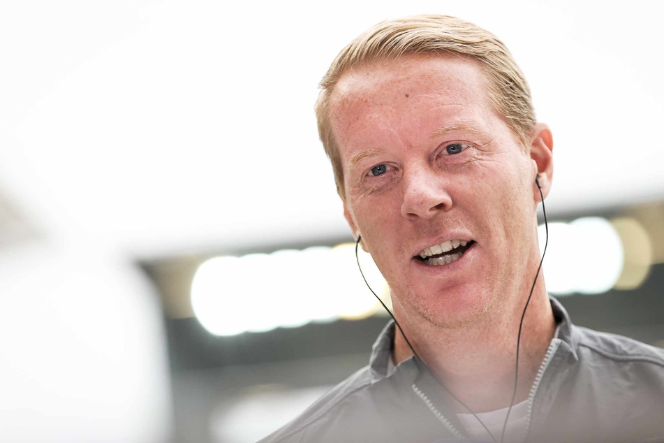 St. Paulis Trainer Timo Schultz (44) lobt das Vorgehen bei Gegner Heidenheim. (Archivbild)