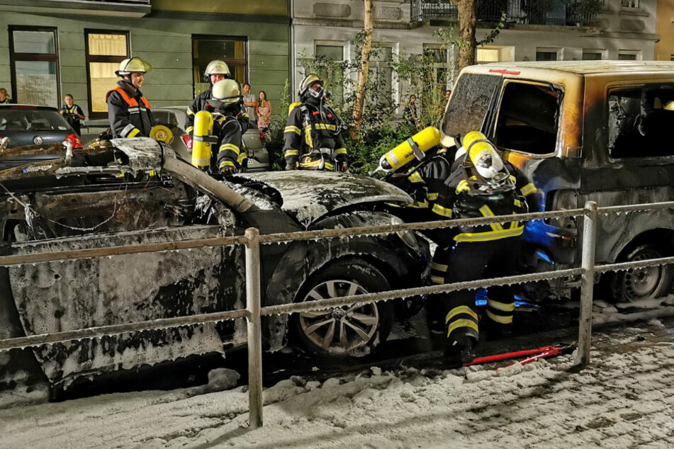 Drei Autos brannten im Hamburger Stadtteil Eimsbüttel.