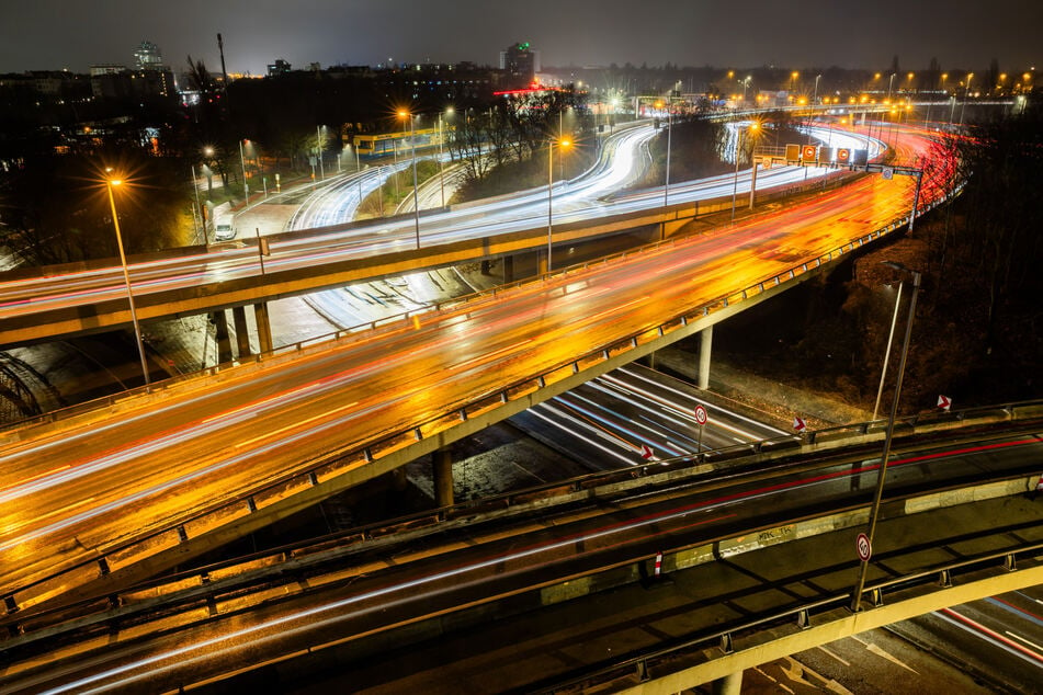 Nach Angaben der Polizei war der Porsche-Fahrer in Richtung Autobahndreieck Funkturm unterwegs. (Archivbild)