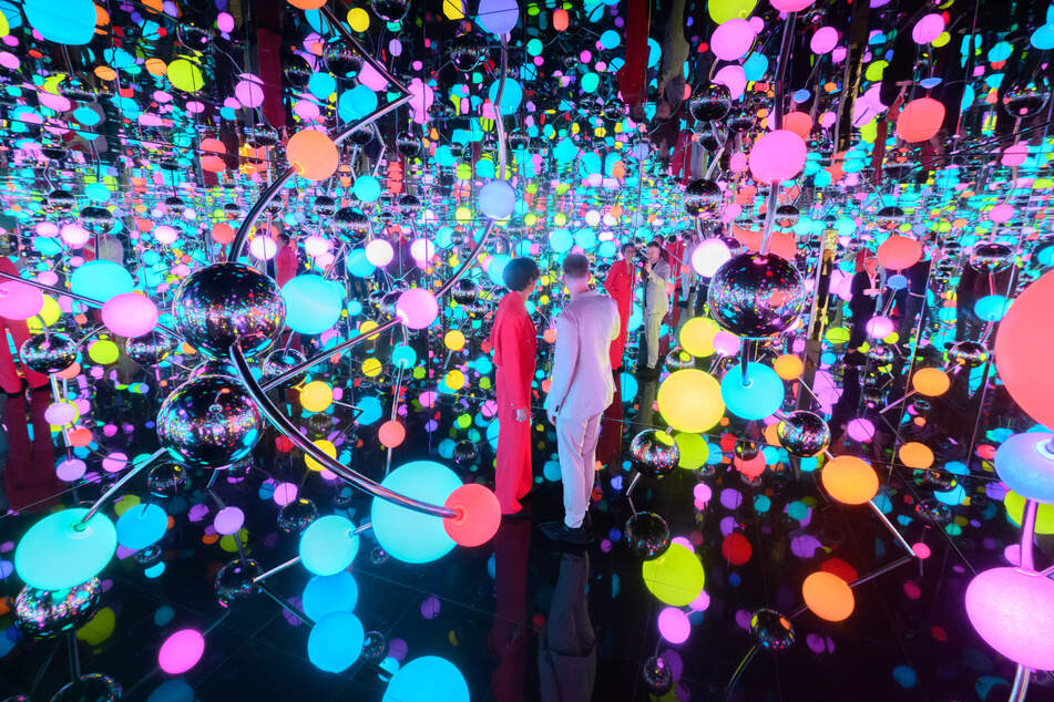 DIe Markenzeichen der japanischen Künstlerin Yayoi Kusama sind die sogenannten "Polka Dots".