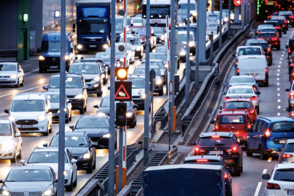Verkehr und Emissionen beschäftigen die ganze Welt. Von Mittwoch bis Freitag wird darüber in Leipzig diskutiert. (Symbolbild)