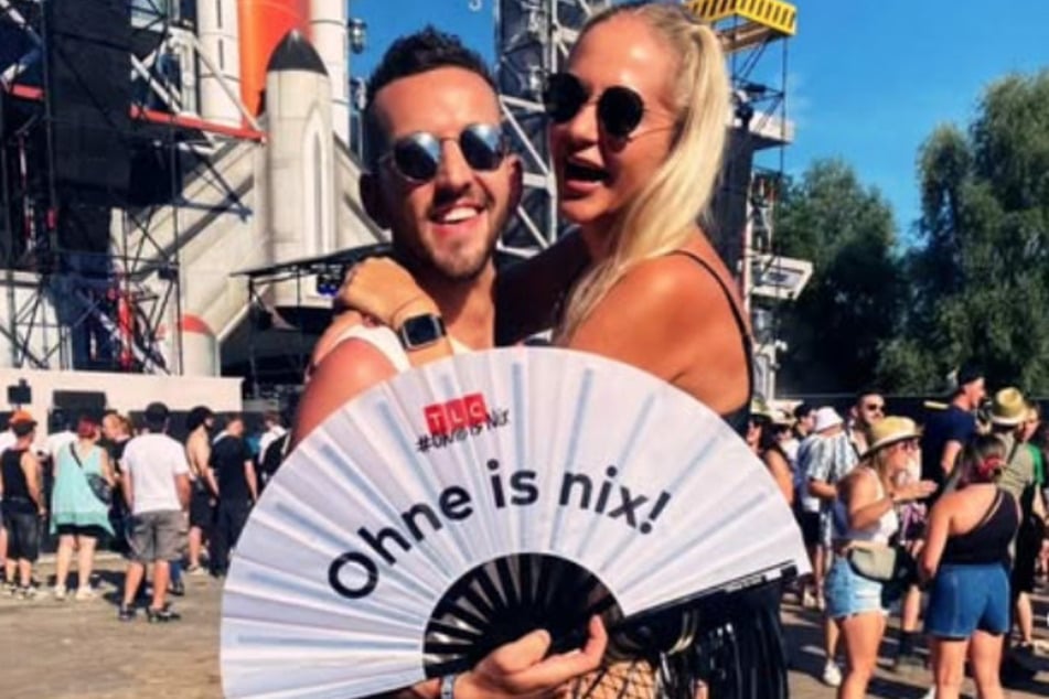 Die beiden Turteltauben sind in ihrer Freizeit leidenschaftliche Festival-Gänger.