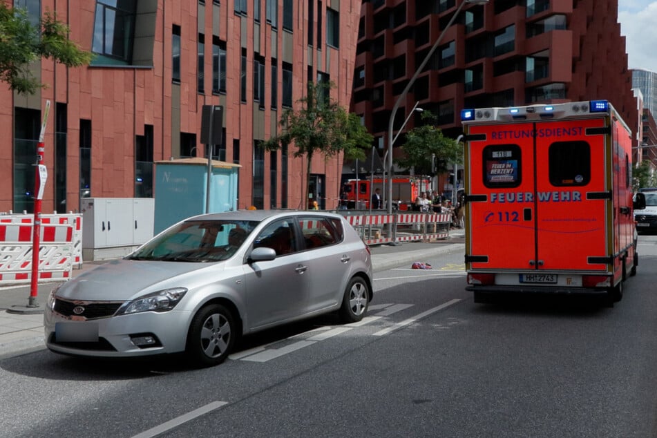 Fußgängerin wird am Westfield-Center von Auto erfasst und verletzt