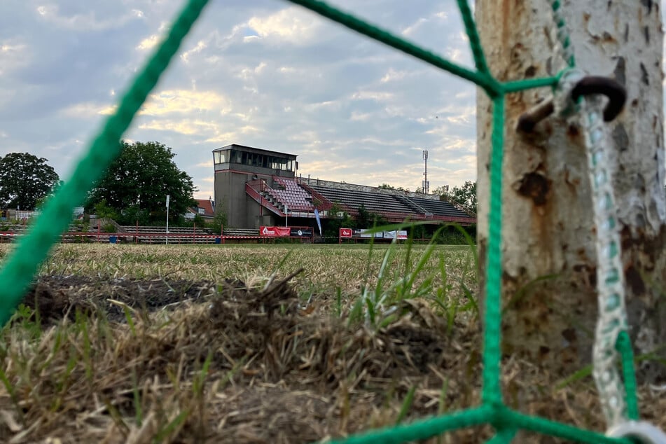 Das Ernst-Grube-Stadion in Riesa war längst verfallen.