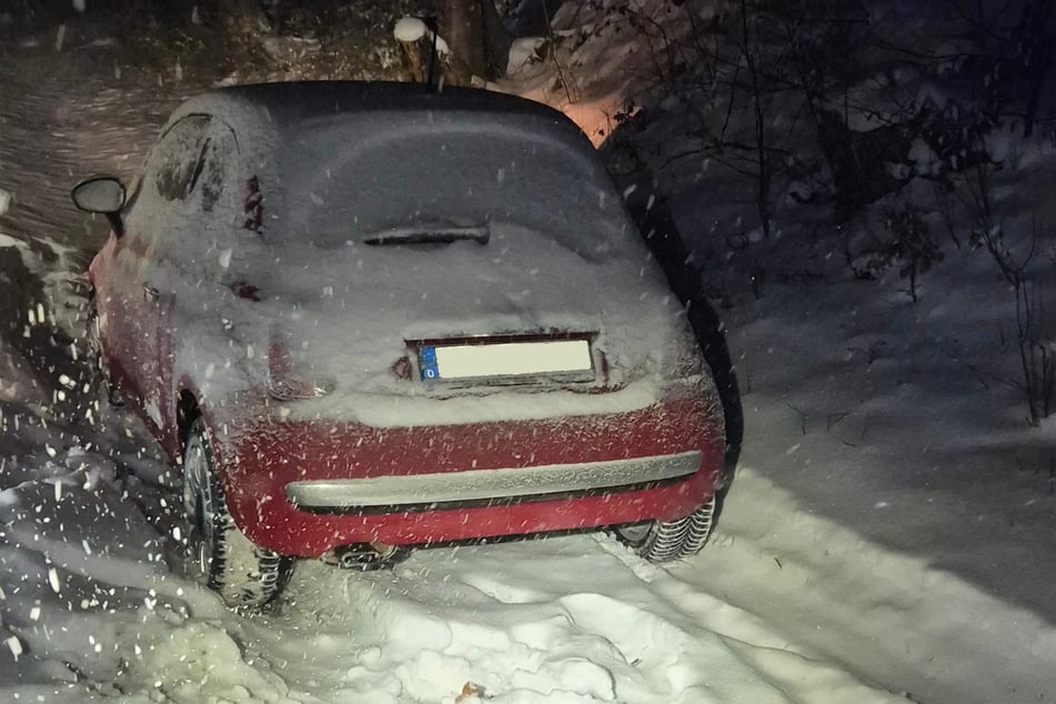 Mehrere Autos kamen aufgrund der Wetterbedingungen von der Fahrbahn ab.