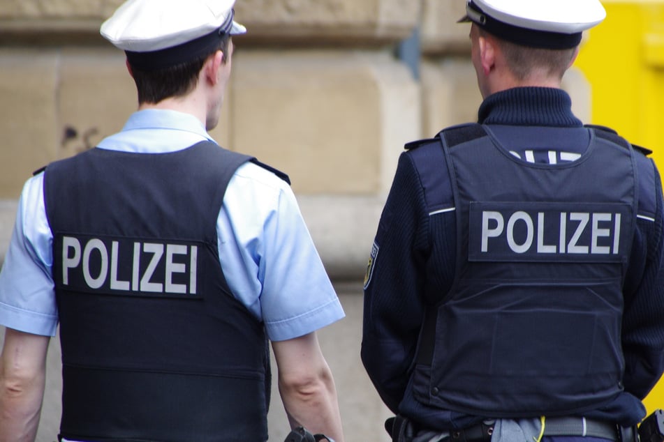 Die Polizei schnappte einen 22-Jährigen, der in Magdeburg Schaufensterscheiben eingeschlagen hatte. (Symbolbild)
