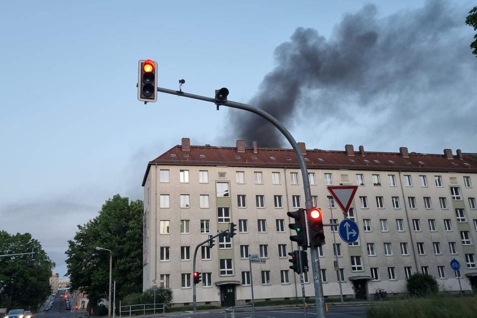 Es bildete sich eine große Rauchwolke über Chemnitz.