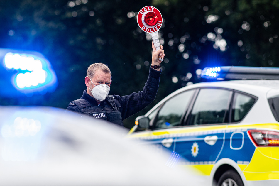 Die Bundespolizei kontrolliert im Grenzgebiet Rückkehrer aus dem Sommerurlaub. Ab Sonntag gelten strengere Testpflichten.