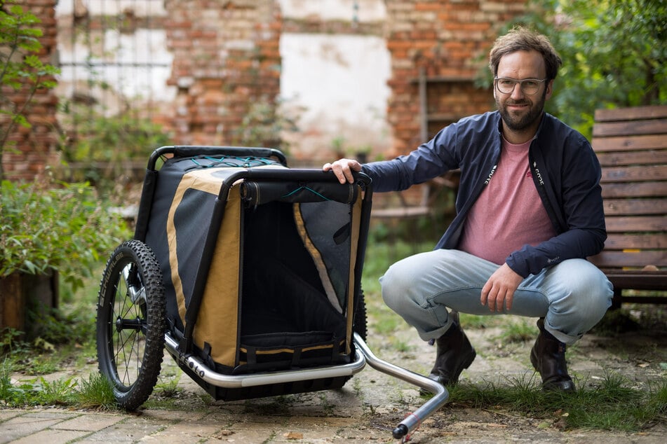Johann Schmidt (38) fertigt den Veolo-Cargo auch als Hundeanhänger.