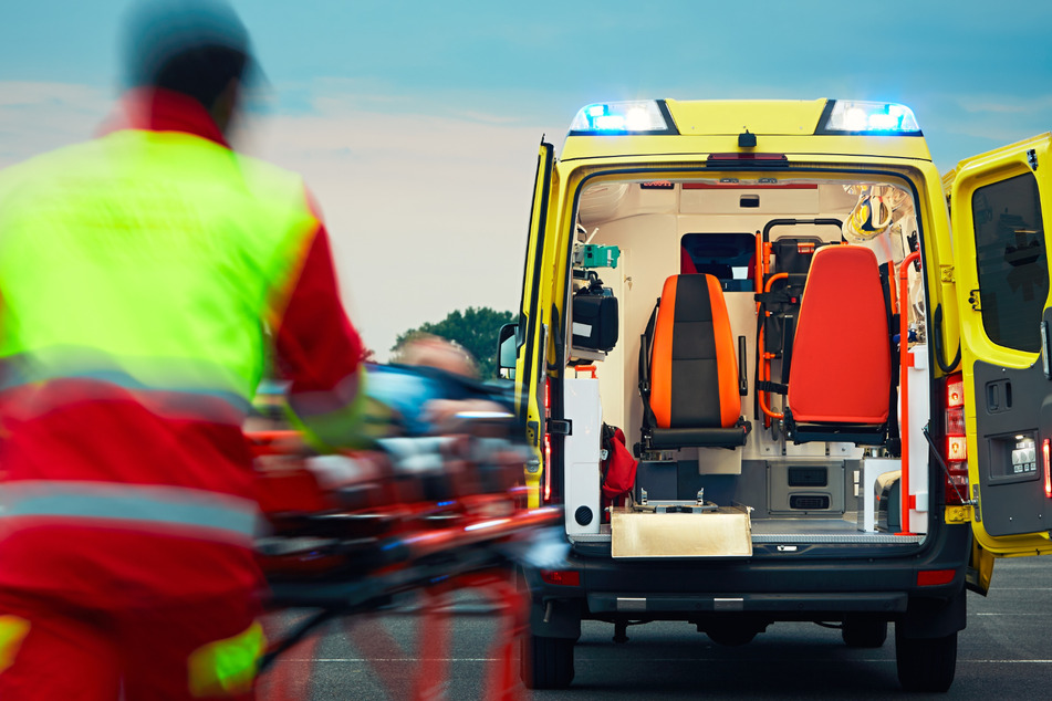 Zwei ältere Personen wurden nach Unfällen in Leipzig mit Kopfverletzungen in Krankenhäuser gebracht. (Symbolbild)