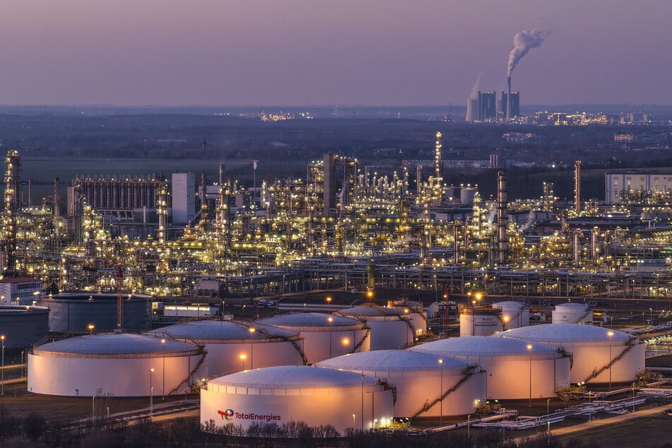Unternehmen im Chemiepark Leuna erwarten im nächsten Quartal deutlich steigende Gaspreise. Auch viele Lieferketten sind durch die Eskalation im Nahen Osten ins Stocken geraten. (Archivfoto)