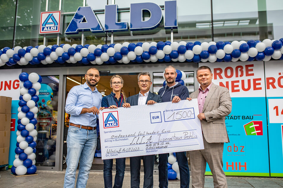 1500 Euro spendete Aldi nach dem Einsatz des Bundestagsabgeordneten an das Lila Jugendhaus in Prohlis.