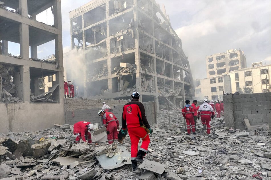 Seit mehr als einer Woche dauert der Iran-Krieg nun. Die israelische Armee greift abermals Ziele in der Hauptstadt an.