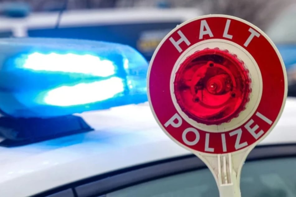 Zu schnell, getunt und mit Snowboard als Heckspoiler unterwegs: Polizei stoppt mehrere Verkehrsteilnehmer