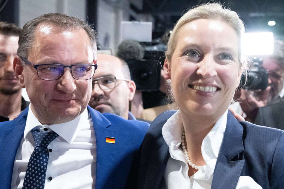 Parteichef Tino Chrupalla (47) und Parteichefin Alice Weidel (43) konnten die schlechte Stimmung am Ende wohl nicht mehr weglachen.