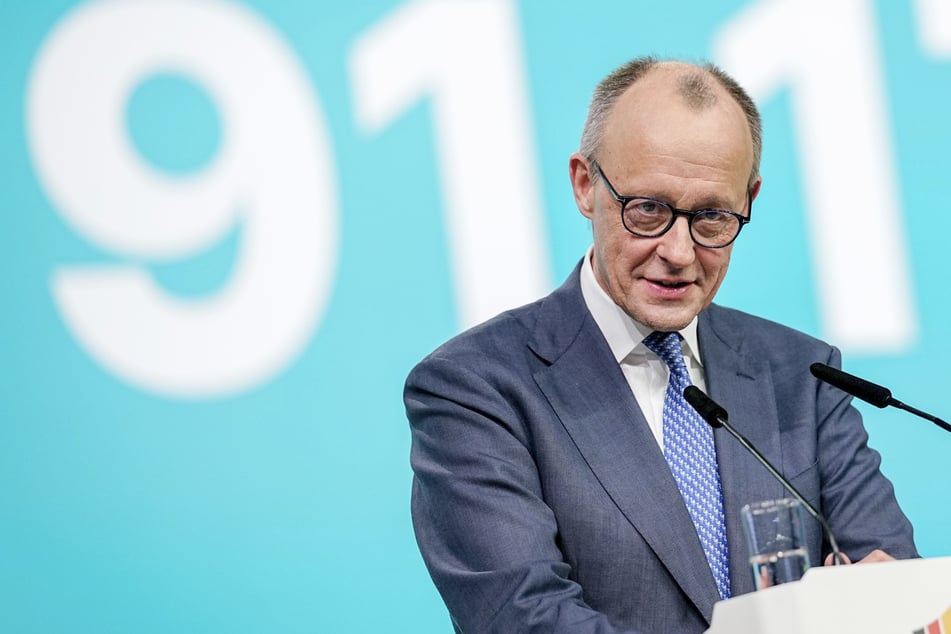 Parteitag mit "Mutti" Merkel und Technik-Problemen: Merz erneut zum CDU-Vorsitzenden gewählt