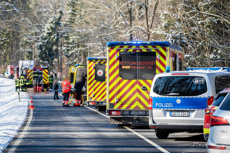 Die Rettungskräfte waren nach dem schweren Unfall gefordert.