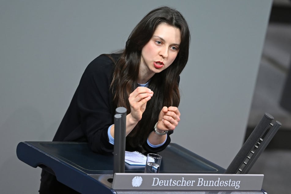 Ein altes Video mit Äußerungen von CDU-Kandidat Hagel sorgte für Wirbel im Wahlkampf: Die Grünen-Bundestagsabgeordnete Zoe Mayer (30) hatte es verbreitet – und wehrt sich nun gegen Vorwürfe.