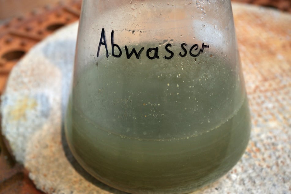 Im Abwasser Bayern finden sich zahlreiche Viren - das weist auf einen Anstieg der Erkrankungen hin.