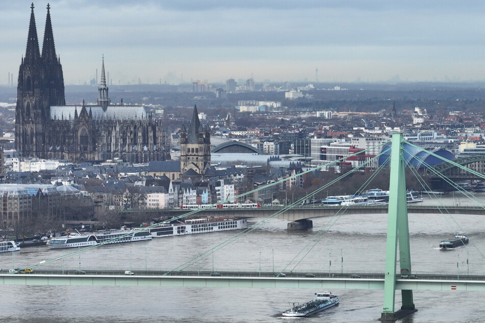 Hochwasser in Köln: Dauerregen an Weihnachten erwartet, Rheinpegel steigt wieder