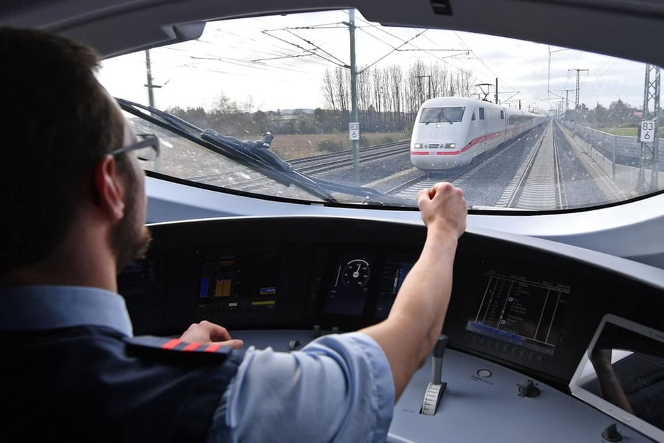 Die Mädchen blieben unverletzt, doch die Bundespolizei mahnt, dass solche Aktionen tödlich enden können. (Symbolbild)