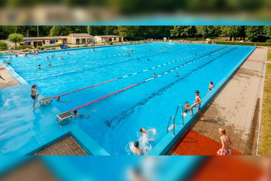 Das große Schwimmbecken im Sommerbad Kleinzschocher ist für Schwimmer und für Nichtschwimmer geeignet.