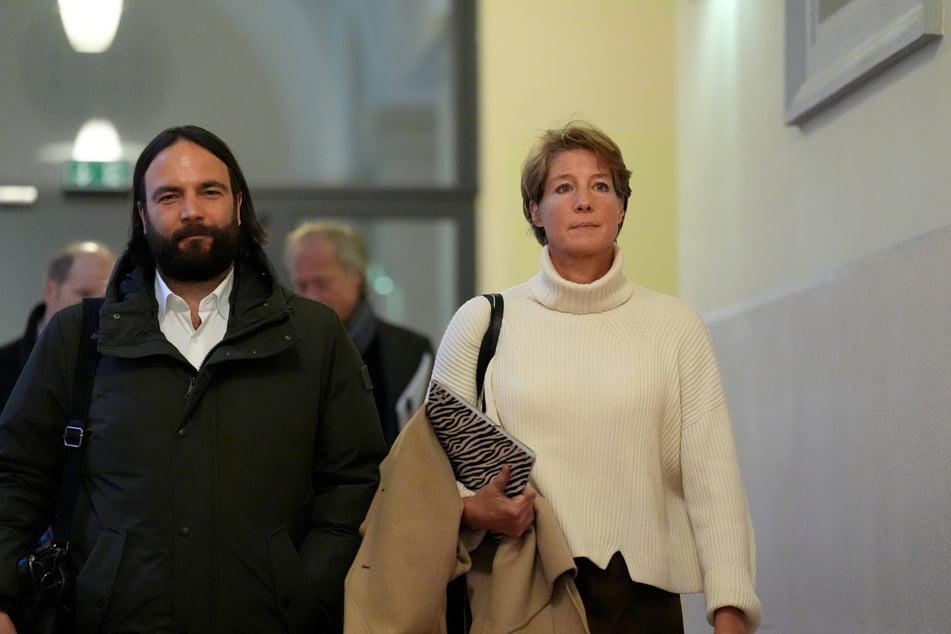 Christina Block (52) mit ihrem Anwalt Ingo Bott (42) am Mittwoch auf dem Weg in Gerichtssaal 237.