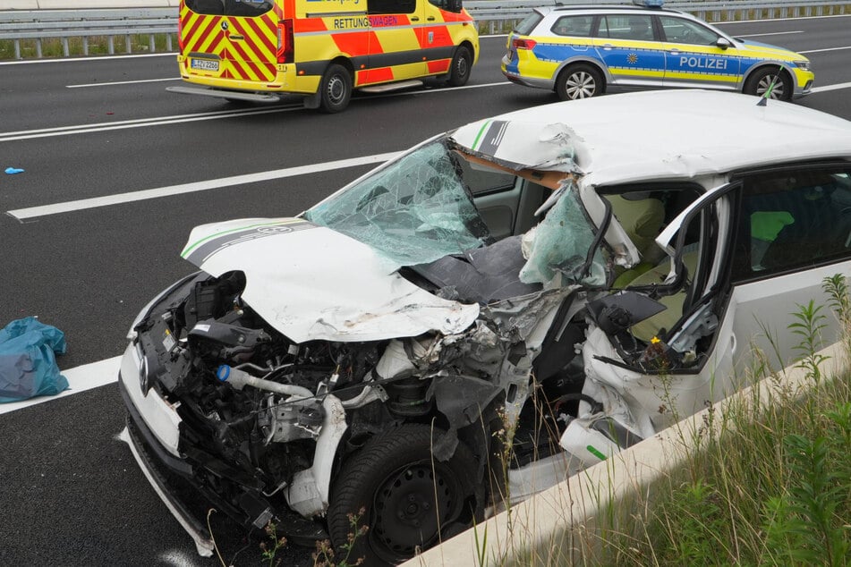 Unfall A72: Tragischer Unfall im Landkreis Leipzig: 54-Jähriger stirbt nach Crash mit zwei anderen Fahrzeugen
