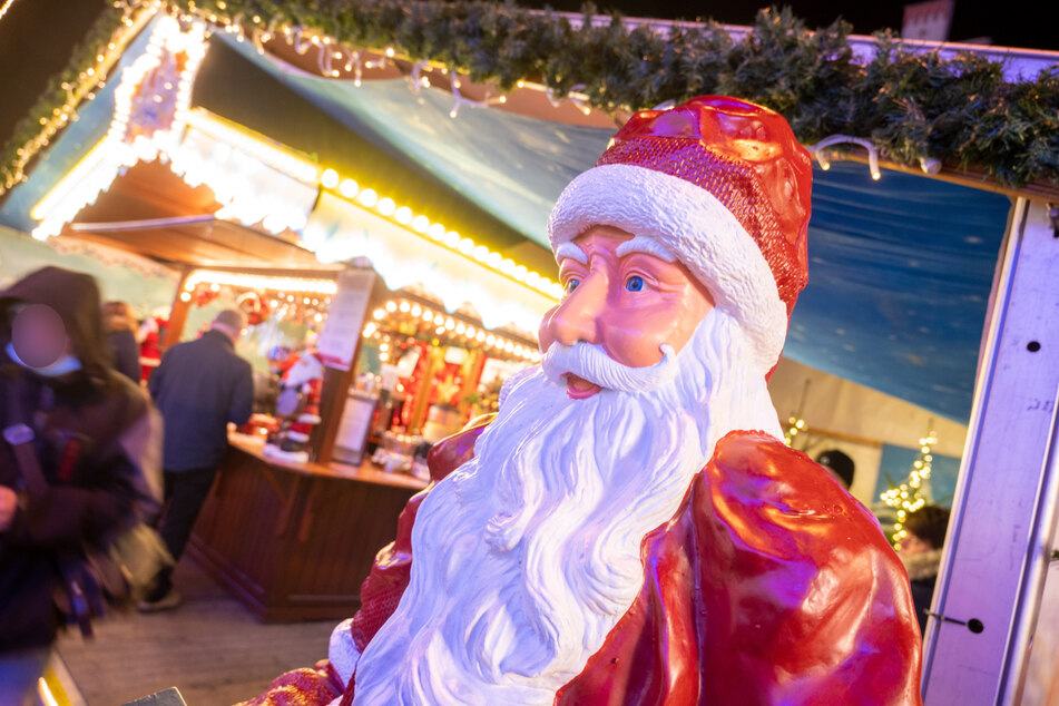 Auf dem Stralsunder Weihnachtsmarkt wollte sich ein als Santa Claus verkleideter Mann nicht fügen. (Symbolbild)
