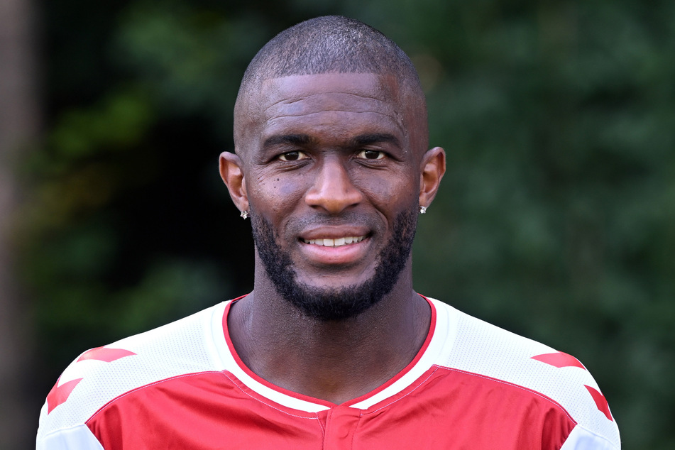 Erstmal für ein Jahr wird Mittelstürmer Anthony Modeste (34) zum BVB wechseln.