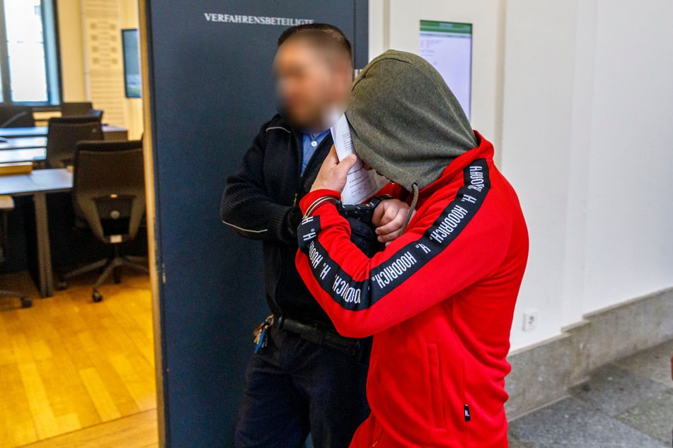 Der Syrer Aldeen J. (24) musste sich am Freitag wegen versuchten Totschlags vor dem Dresdner Landgericht verantworten.