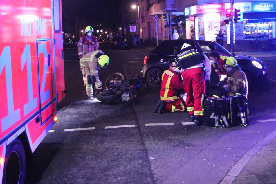 Unfall in Neukölln: Besoffene Mini-Fahrerin kracht mit Cross-Fahrer zusammen