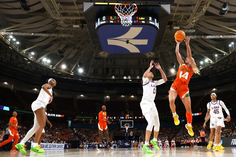 In a surprising turn of events, Haley Cavinder (second from r.) is poised for a comeback to the basketball court.