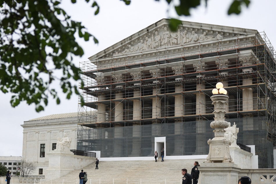 The Trump administration asked the Supreme Court to back its bid to end the temporary protected status (TPS) shielding Venezuelans from deportation.