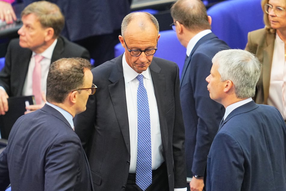 Der designierte Bundeskanzler Friedrich Merz (69, CDU) ist bei der Kanzlerwahl im ersten Wahlgang durchgefallen. Am Dienstag soll nicht erneut gewählt werden.