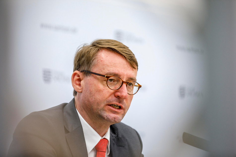 Sachsens Innenminister Roland Wöller (50, CDU) hat eine neue Debatte um Konsequenzen für Gefährder angeschoben.