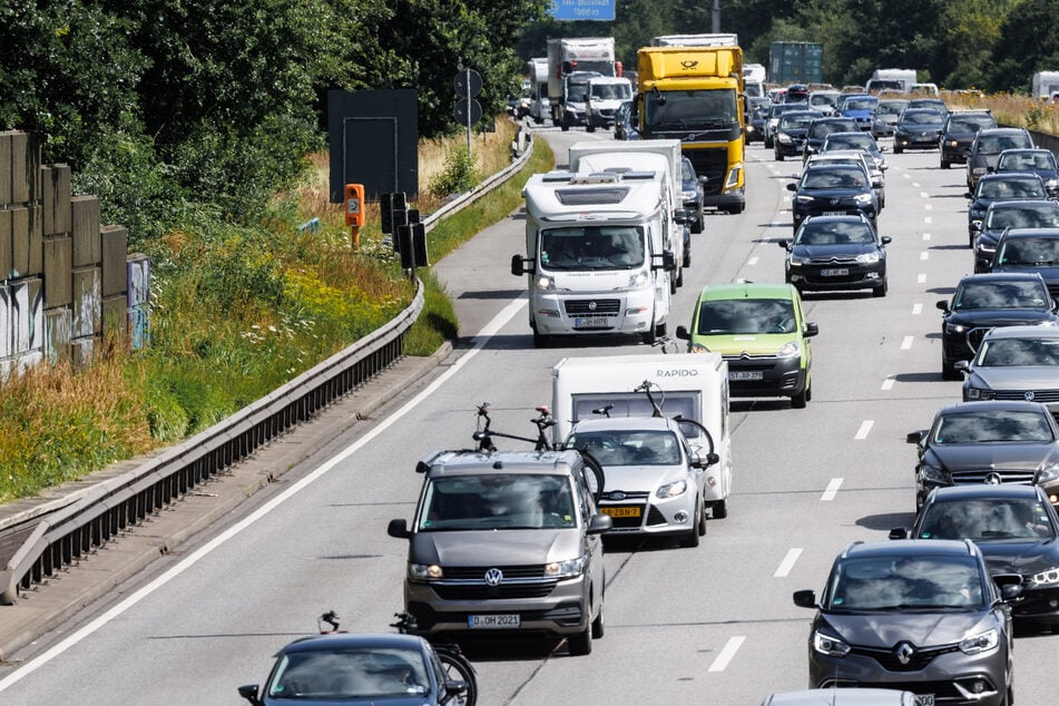 Rund 50 Minuten nach dem Unfall wurde die Strecke wieder freigegeben. (Symbolbild)