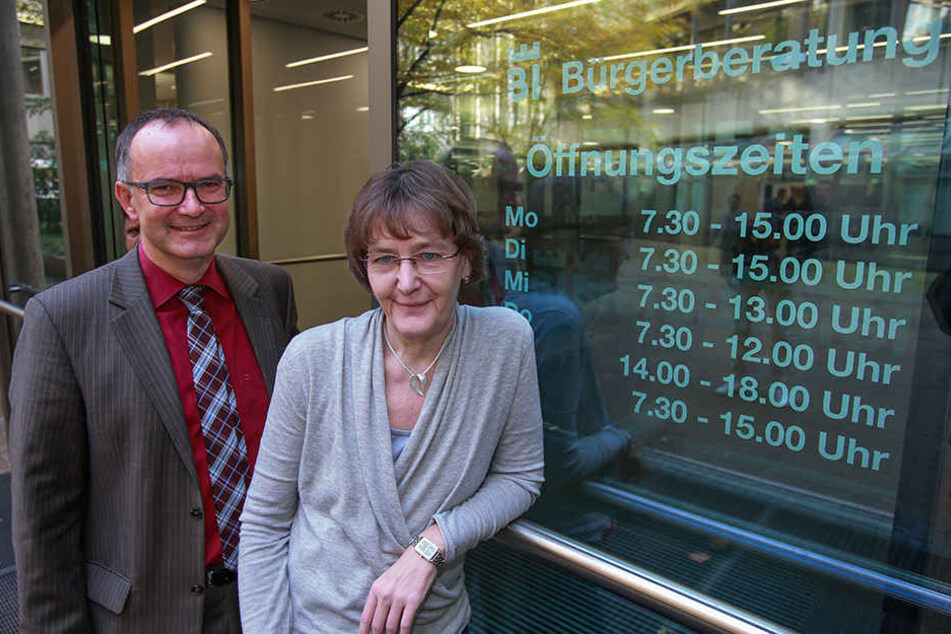 Volker Fliege, Leiter des Bürgeramts, und Kerstin Wehausen, Leiterin der Bürgerberatung, bedauern die Wartezeiten sehr.