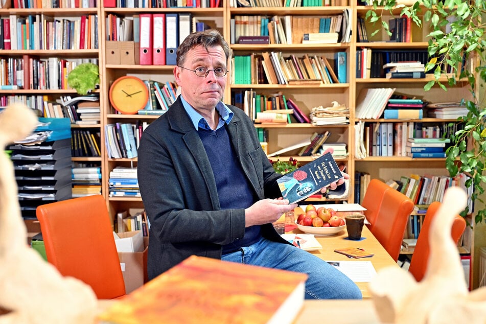 "Text &amp; Dialog": Rene Kaufmann (54) in seinem Verlag in Pieschen.