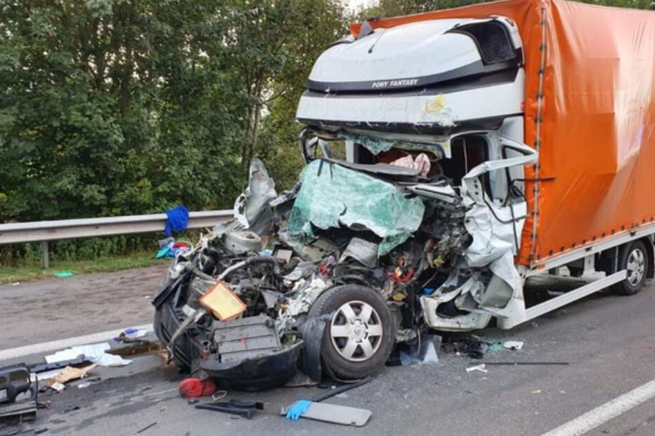 18-Jähriger stirbt bei Horror-Crash auf Autobahn