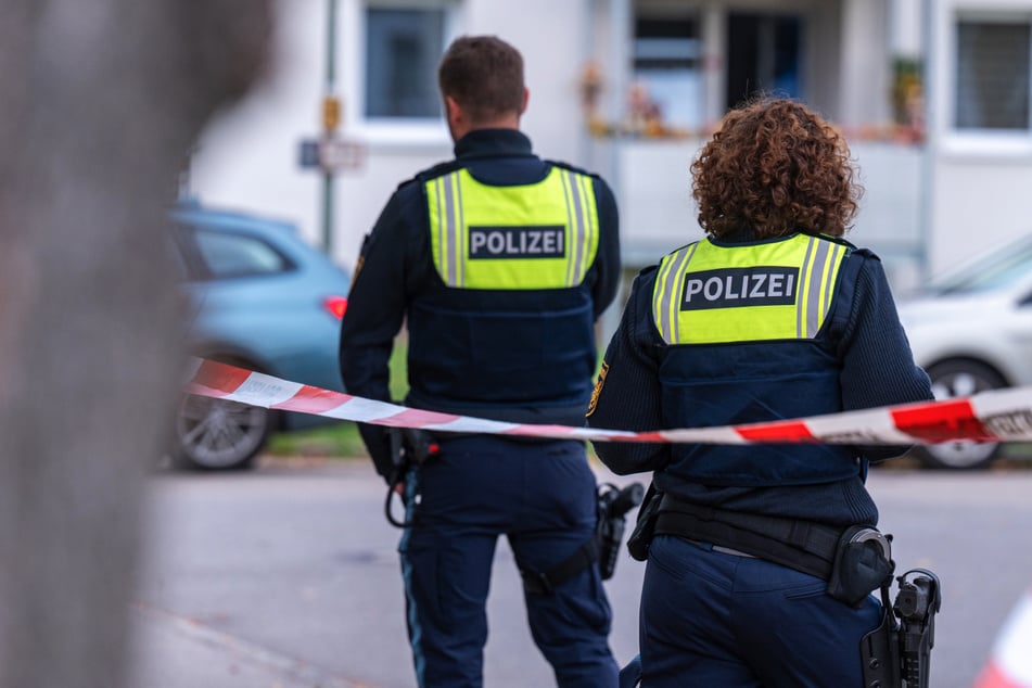 Köln: Großeinsatz in Köln: Anwohner melden Schüsse aus Mehrfamilienhaus