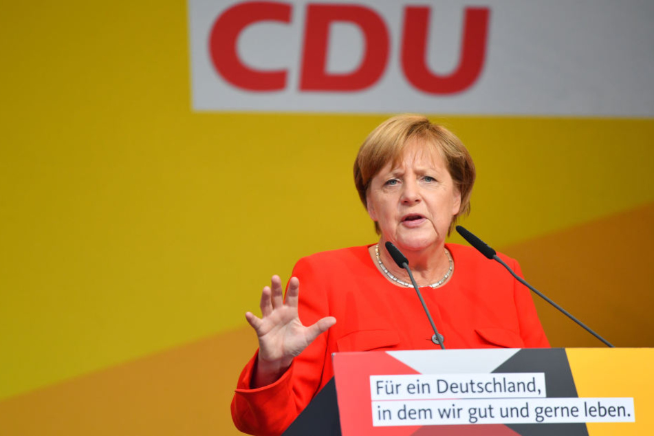 Auch zahlreiche Demonstranten werden zu Merkels Auftritt erwartet.
