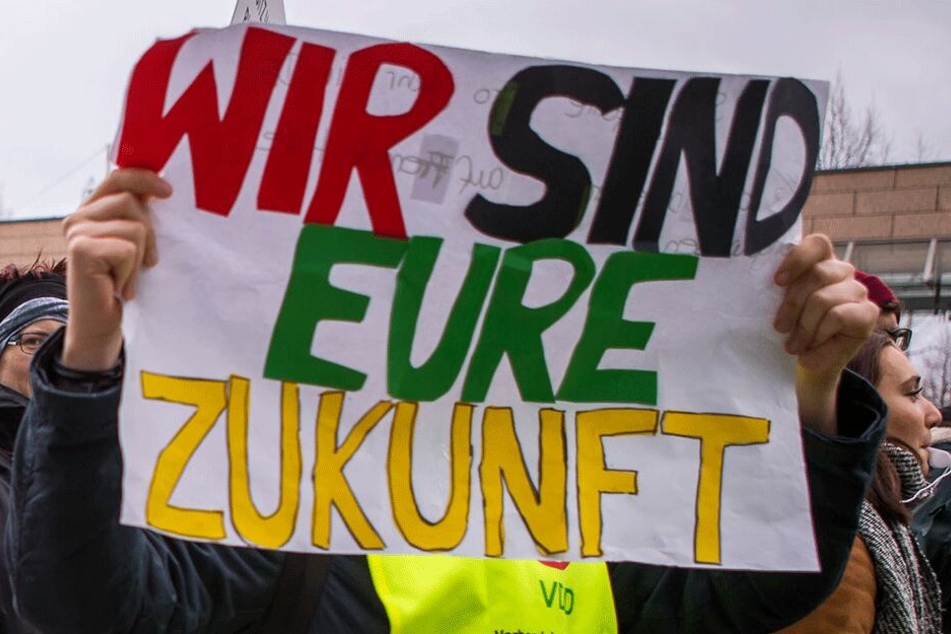Die Demonstranten forderten eine bessere Zukunft.