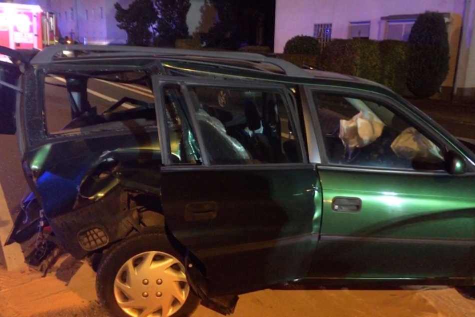 Das Auto wurde stark beschädigt.