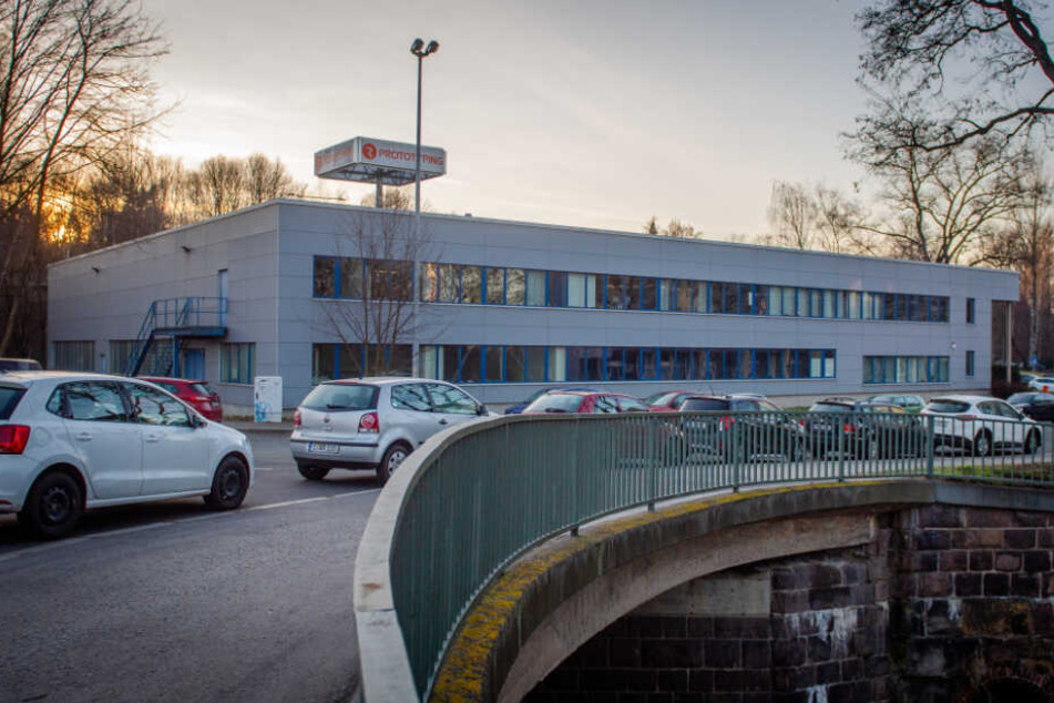 Die Firma Robur Prototyping baut in Chemnitz Modelle von Straßenbahnen und von Autokarosserien.