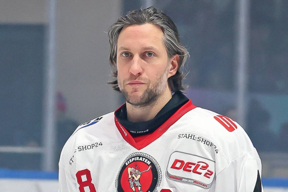 Die Haare sind schon grau, seine Beine wollen aber weiterspielen: Dominik Walsh ist bereit.
