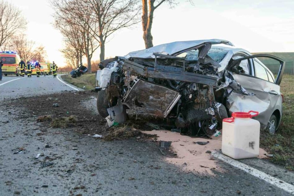Heftiger Frontal-Crash auf B173: Vollsperrung!
