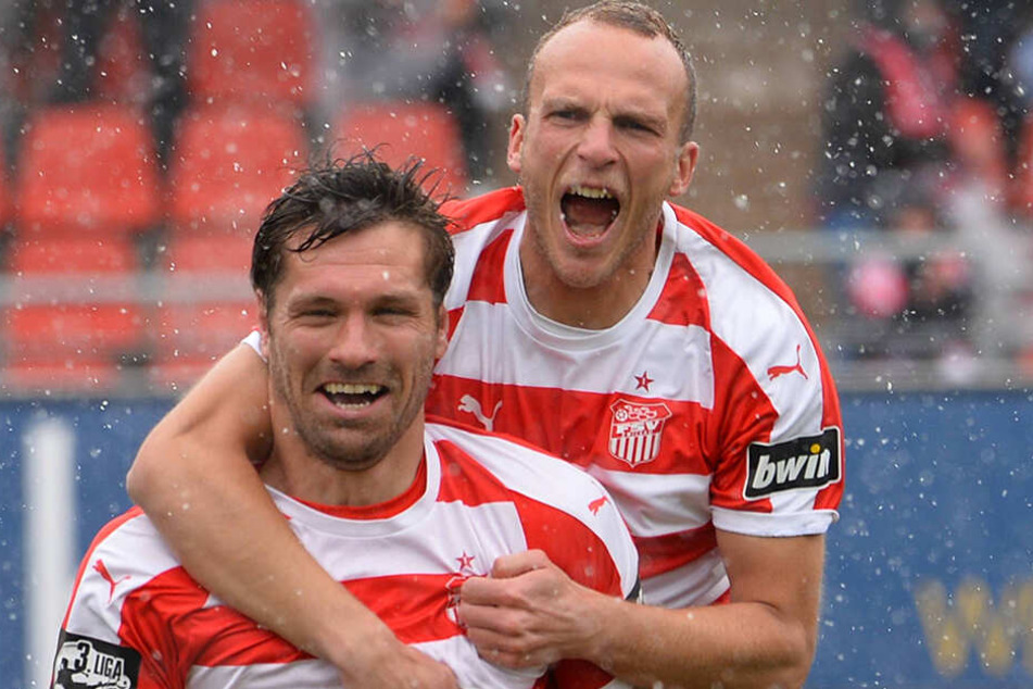 Ronny König (l.) eröffnete den Torreigen am Samstag, was Julius Reinhardt besonders freute.
